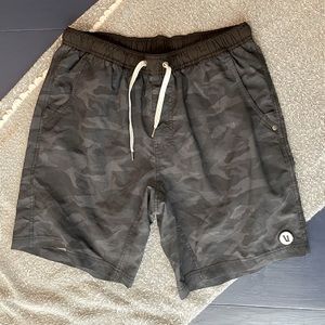 Vuori kore shorts black camo medium